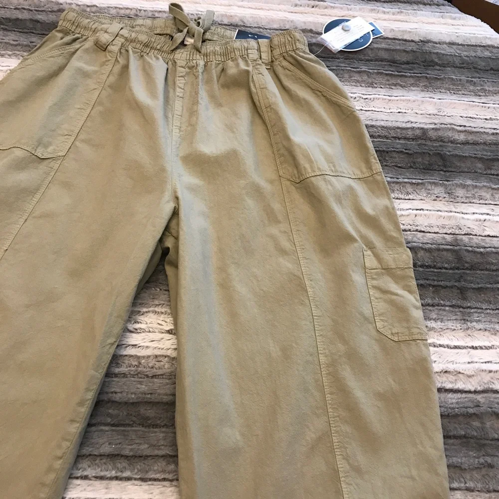 NWT KAREN SCOTT Woman Comfort Waist Pocketed Khaki Beige Summer Capri Pants